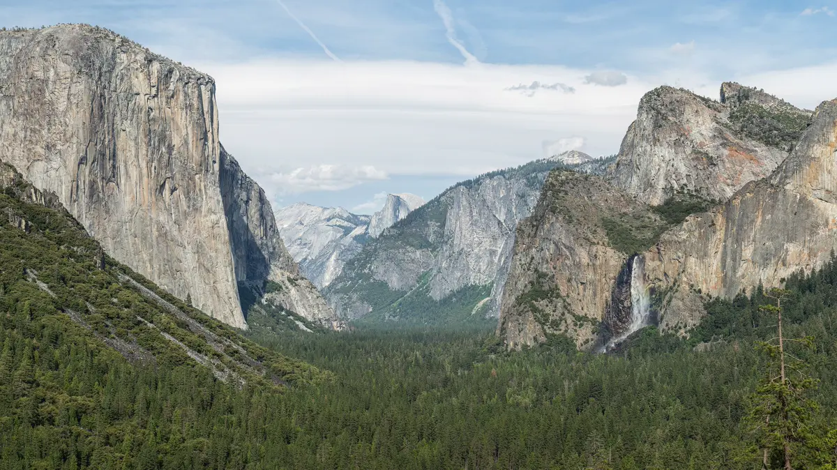 Yosemite Valley from Tunnel View, with El Capitan and Half Dome